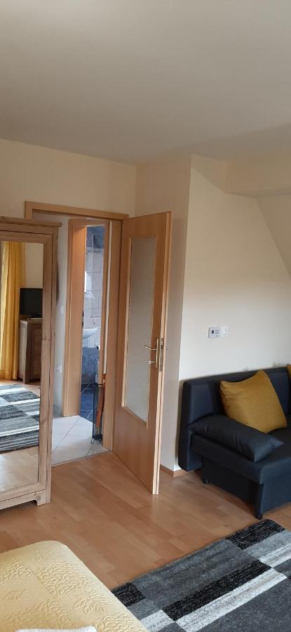 Napko Apartman Шопрон Екстериор снимка