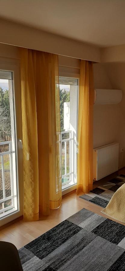 Napko Apartman Шопрон Екстериор снимка